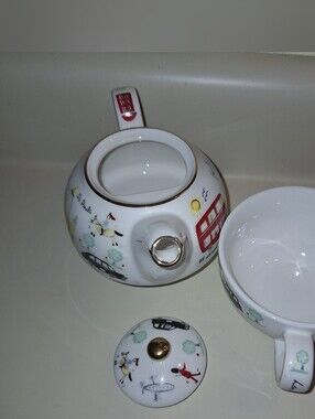London Travel Teapot W/Cup~Fine China ~James Sadler~Tour Of England~Gold Trim